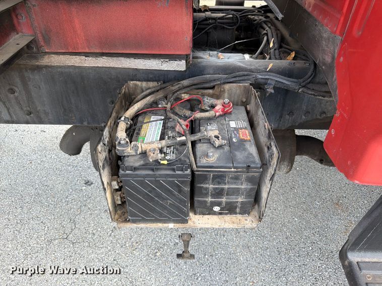 image for item FG0799 1996 Ford F800 oil distributor truck