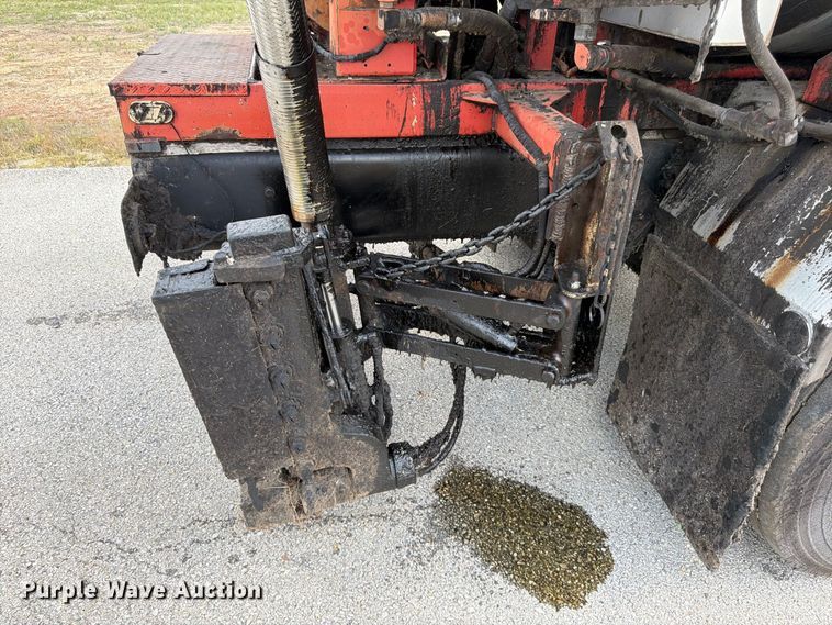 image for item FG0799 1996 Ford F800 oil distributor truck