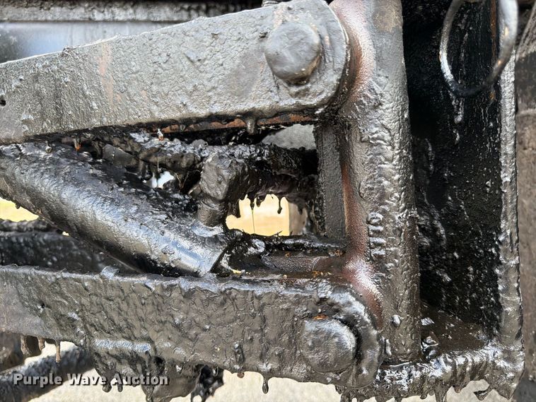 image for item FG0799 1996 Ford F800 oil distributor truck