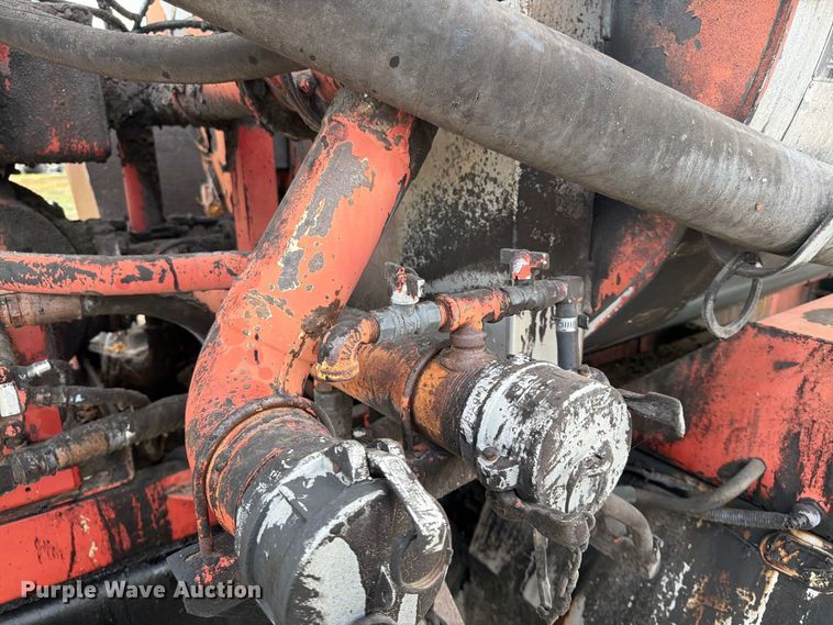 image for item FG0799 1996 Ford F800 oil distributor truck