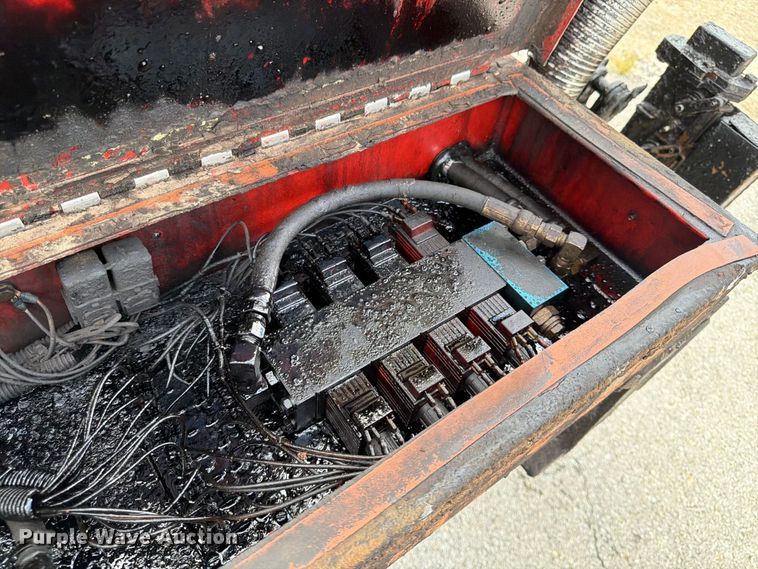 image for item FG0799 1996 Ford F800 oil distributor truck