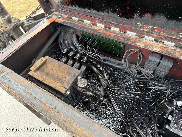 image for item FG0799 1996 Ford F800 oil distributor truck