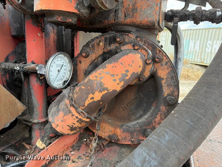 image for item FG0799 1996 Ford F800 oil distributor truck