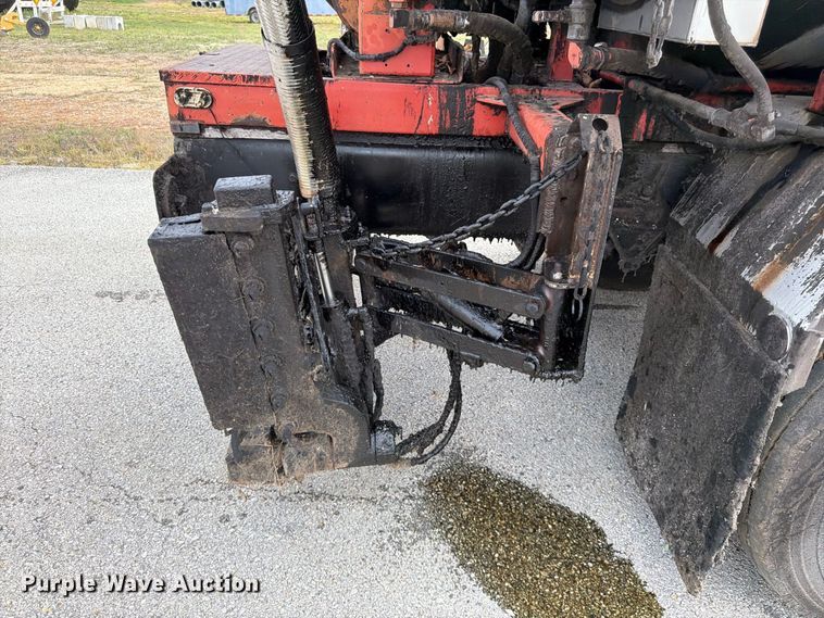 image for item FG0799 1996 Ford F800 oil distributor truck