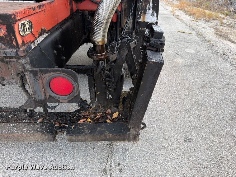 image for item FG0799 1996 Ford F800 oil distributor truck