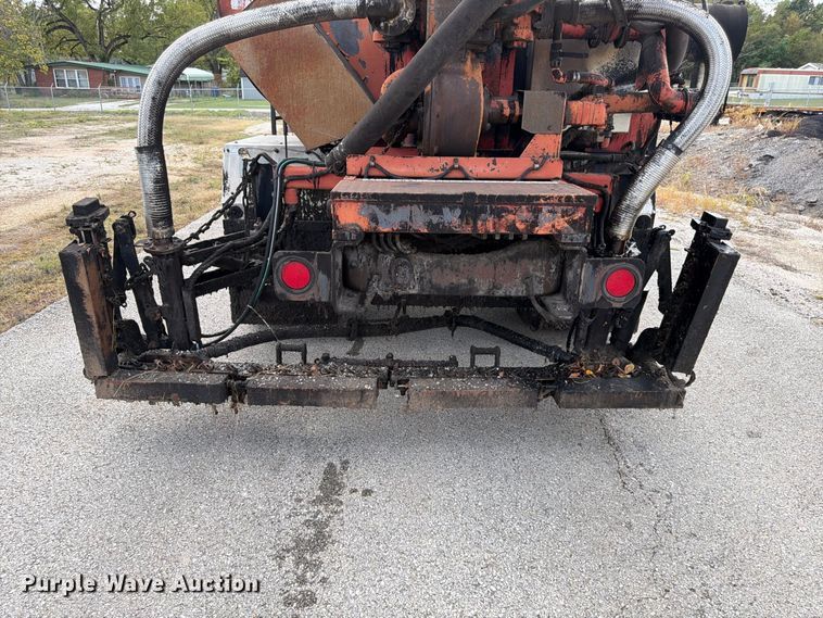 image for item FG0799 1996 Ford F800 oil distributor truck