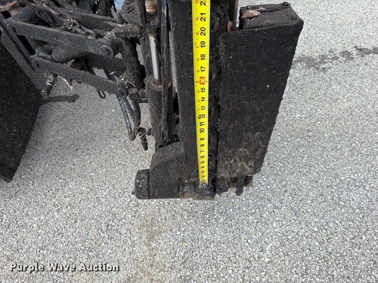 image for item FG0799 1996 Ford F800 oil distributor truck