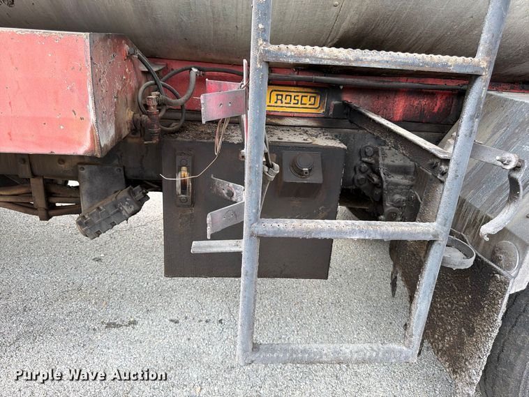 image for item FG0799 1996 Ford F800 oil distributor truck