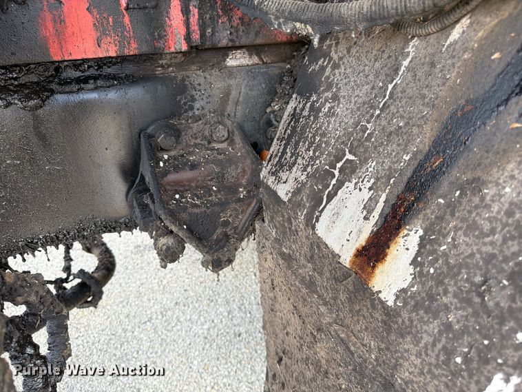 image for item FG0799 1996 Ford F800 oil distributor truck