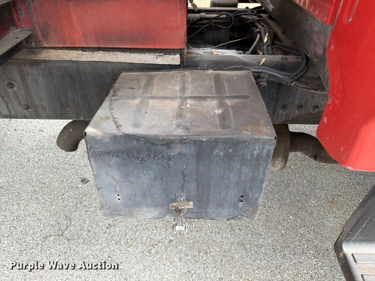 image for item FG0799 1996 Ford F800 oil distributor truck