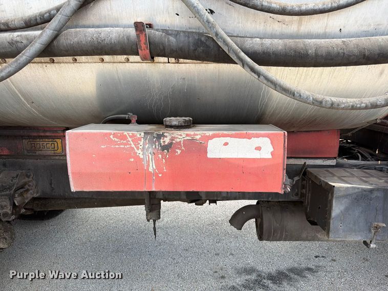 image for item FG0799 1996 Ford F800 oil distributor truck
