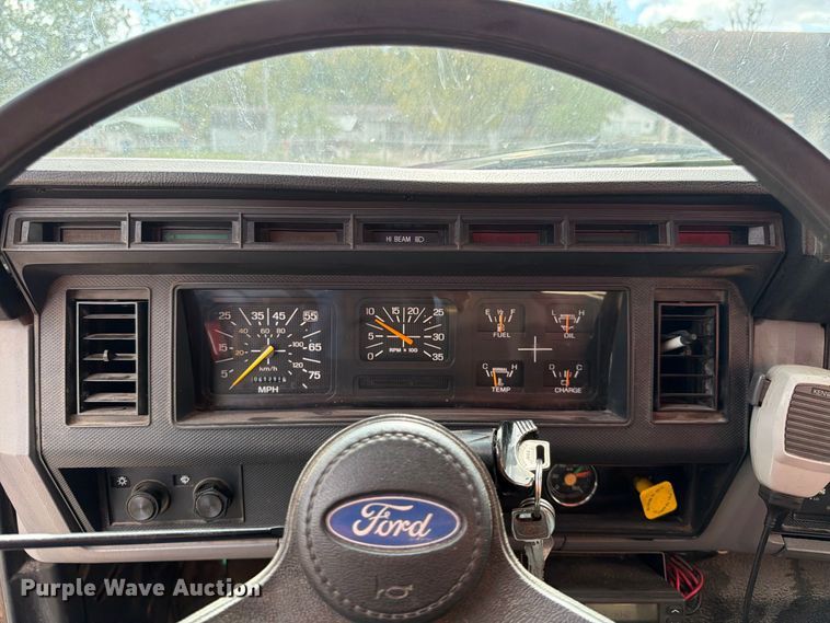 image for item FG0799 1996 Ford F800 oil distributor truck