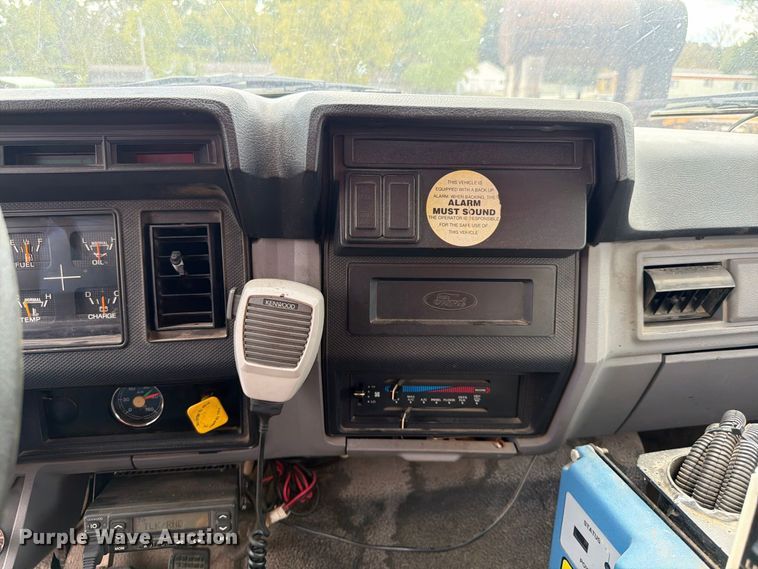 image for item FG0799 1996 Ford F800 oil distributor truck