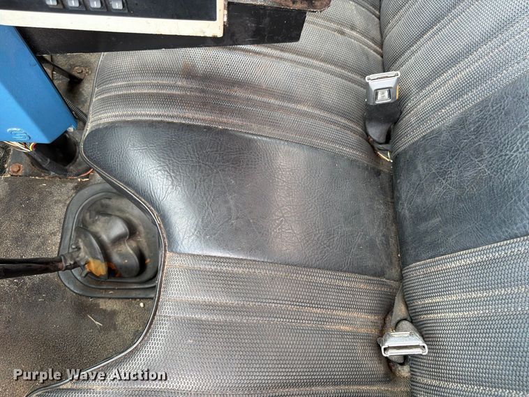 image for item FG0799 1996 Ford F800 oil distributor truck