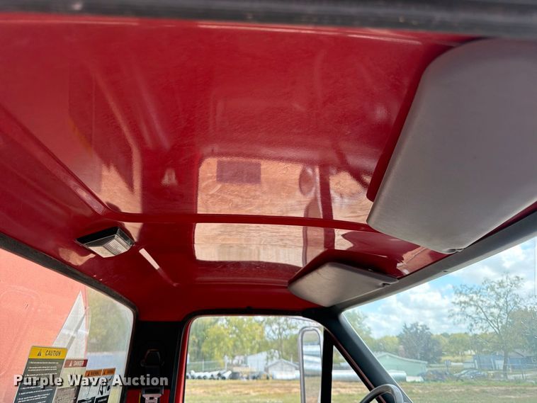 image for item FG0799 1996 Ford F800 oil distributor truck