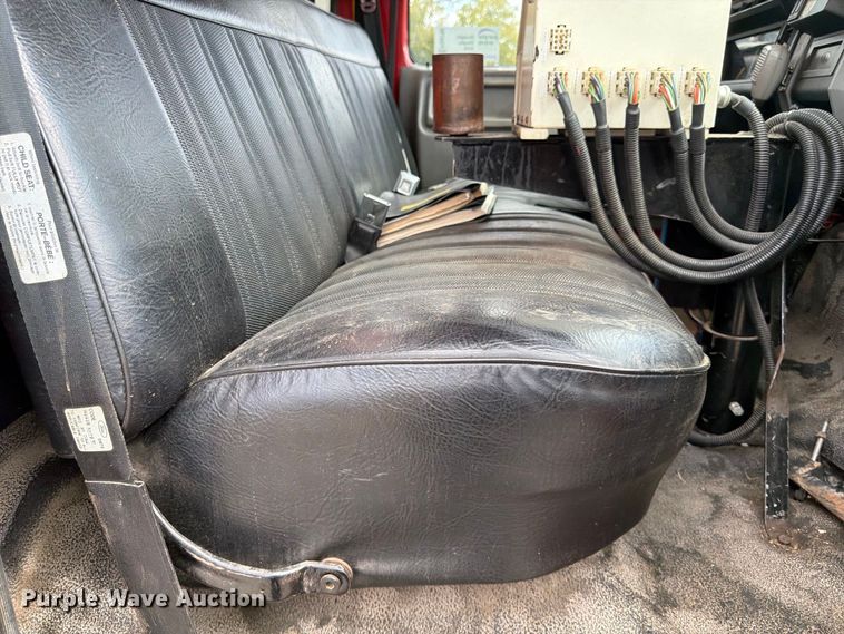 image for item FG0799 1996 Ford F800 oil distributor truck