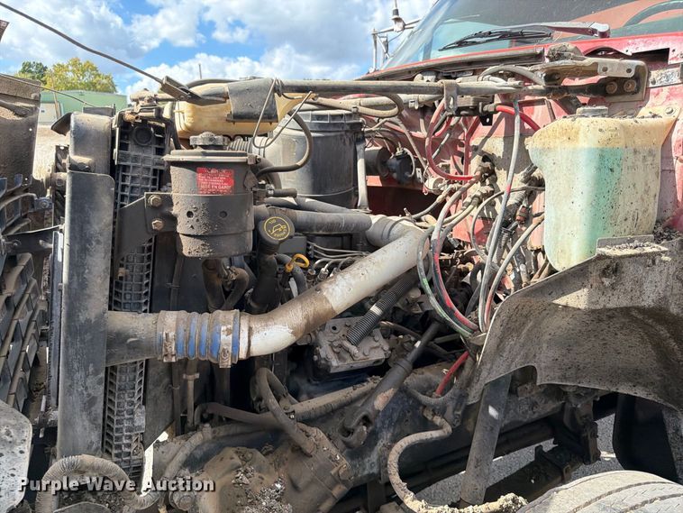 image for item FG0799 1996 Ford F800 oil distributor truck