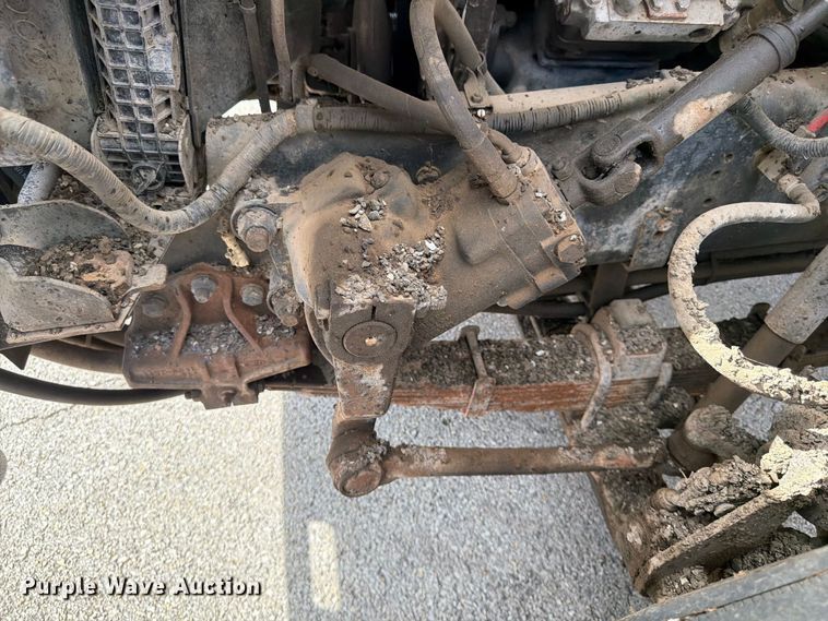 image for item FG0799 1996 Ford F800 oil distributor truck