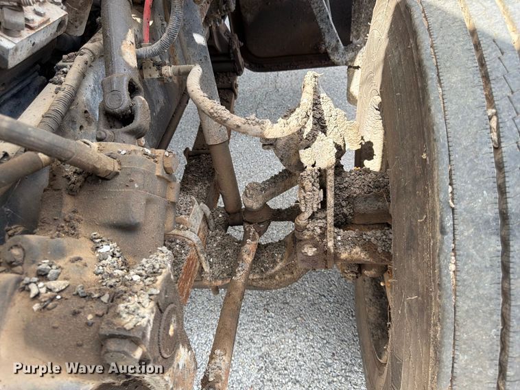 image for item FG0799 1996 Ford F800 oil distributor truck
