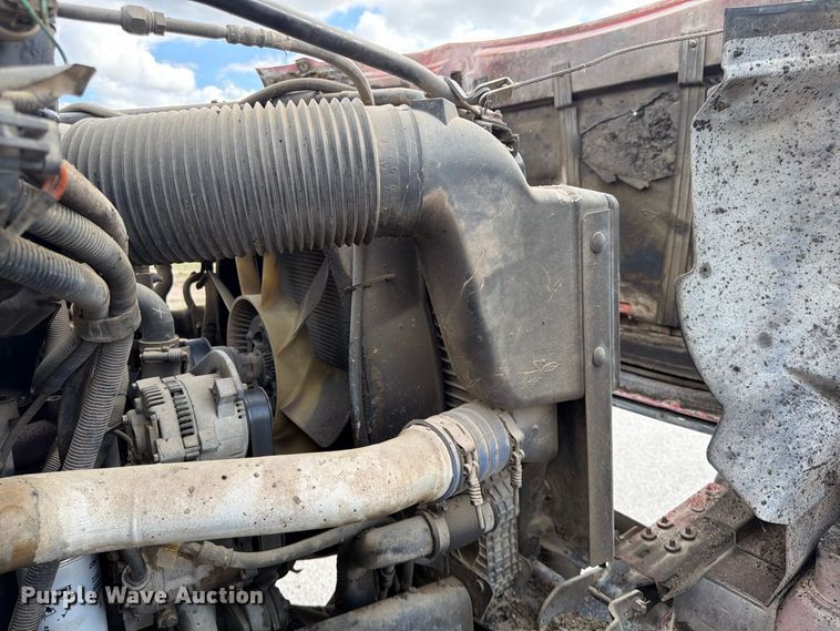 image for item FG0799 1996 Ford F800 oil distributor truck