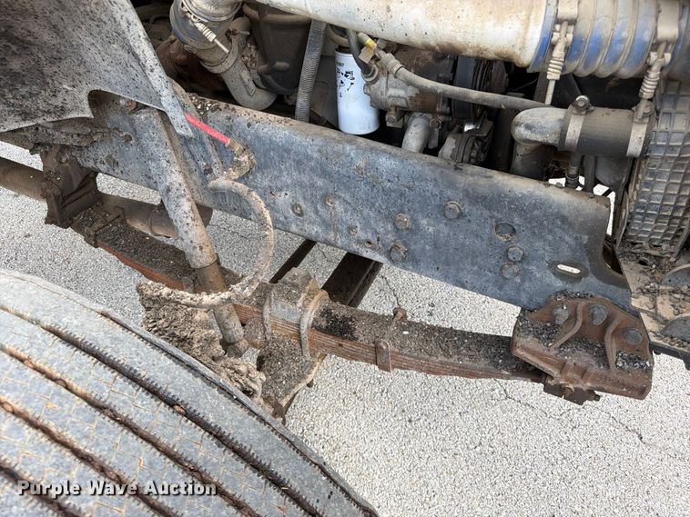 image for item FG0799 1996 Ford F800 oil distributor truck