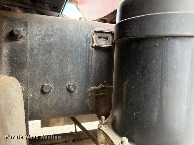 image for item FG0799 1996 Ford F800 oil distributor truck