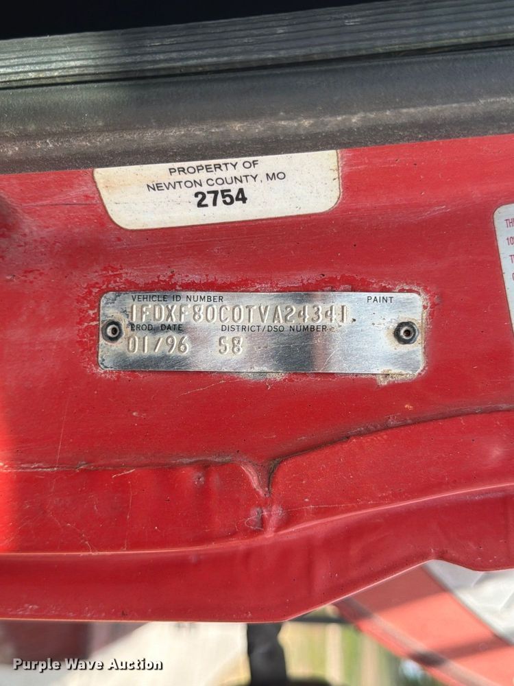 image for item FG0799 1996 Ford F800 oil distributor truck