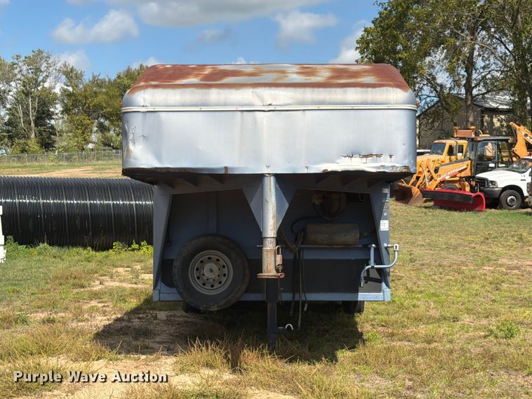 image for item FG0800 1997 CM Trailers enclosed cargo trailer
