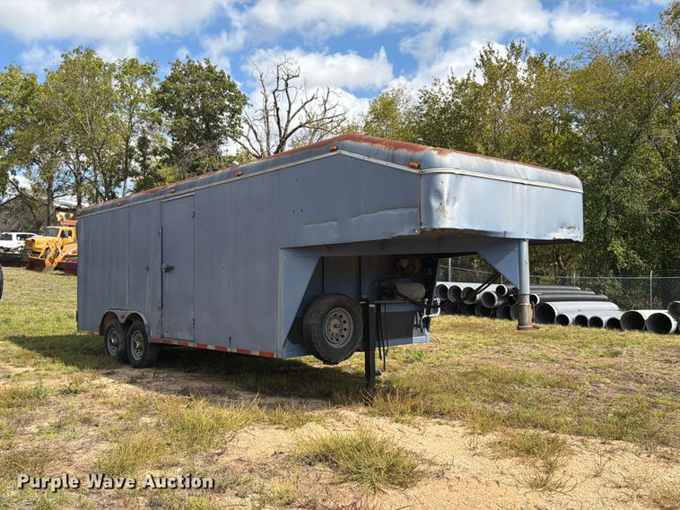 image for item FG0800 1997 CM Trailers enclosed cargo trailer