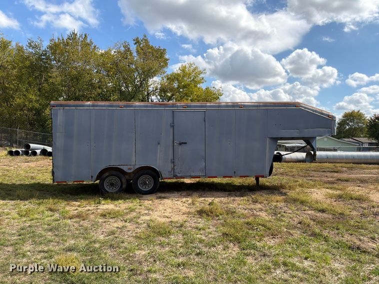 image for item FG0800 1997 CM Trailers enclosed cargo trailer