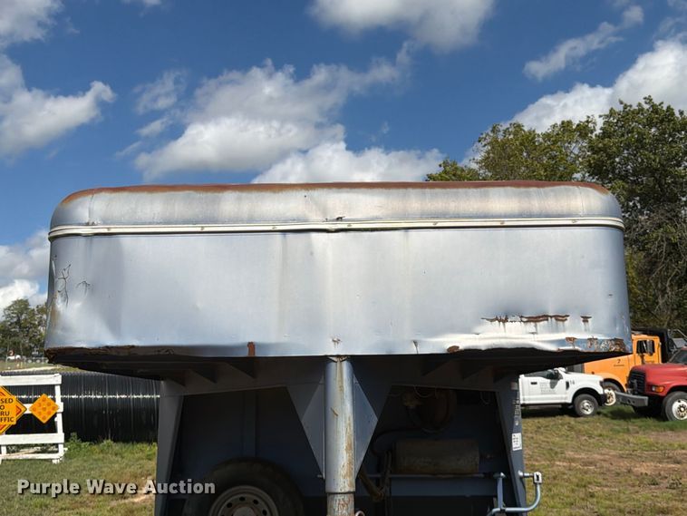 image for item FG0800 1997 CM Trailers enclosed cargo trailer