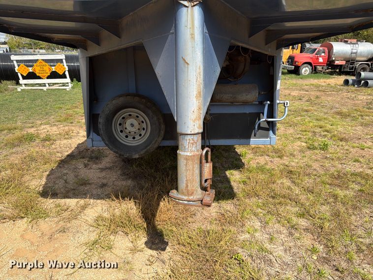 image for item FG0800 1997 CM Trailers enclosed cargo trailer
