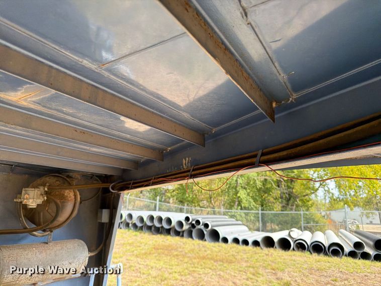 image for item FG0800 1997 CM Trailers enclosed cargo trailer