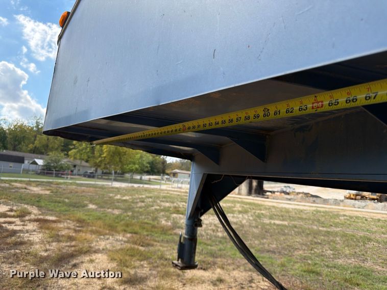 image for item FG0800 1997 CM Trailers enclosed cargo trailer