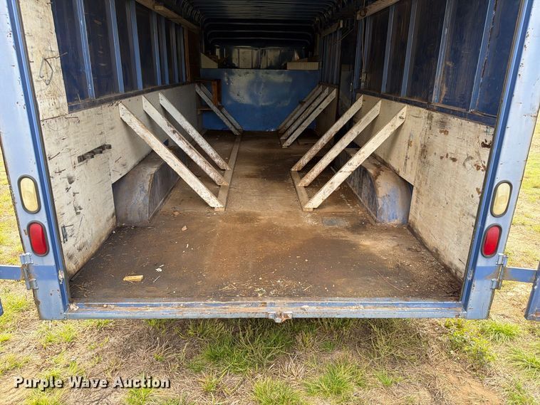 image for item FG0800 1997 CM Trailers enclosed cargo trailer