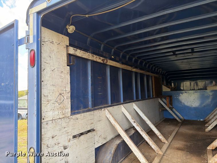 image for item FG0800 1997 CM Trailers enclosed cargo trailer