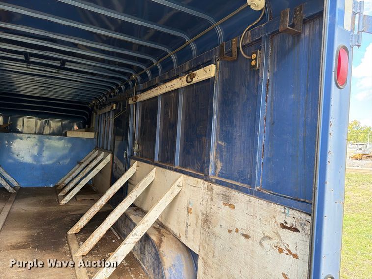image for item FG0800 1997 CM Trailers enclosed cargo trailer