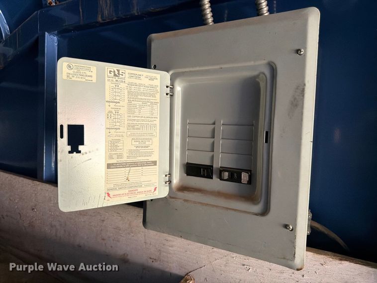image for item FG0800 1997 CM Trailers enclosed cargo trailer
