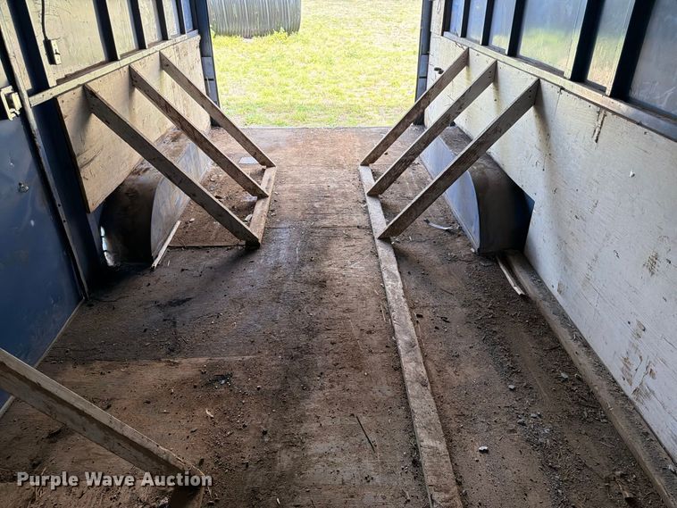 image for item FG0800 1997 CM Trailers enclosed cargo trailer