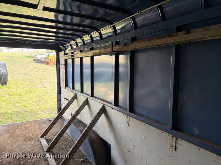 image for item FG0800 1997 CM Trailers enclosed cargo trailer