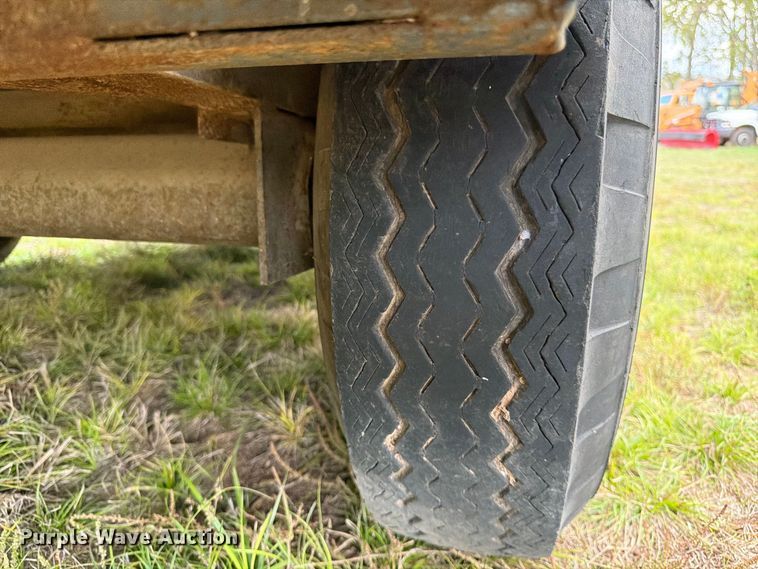 image for item FG0800 1997 CM Trailers enclosed cargo trailer