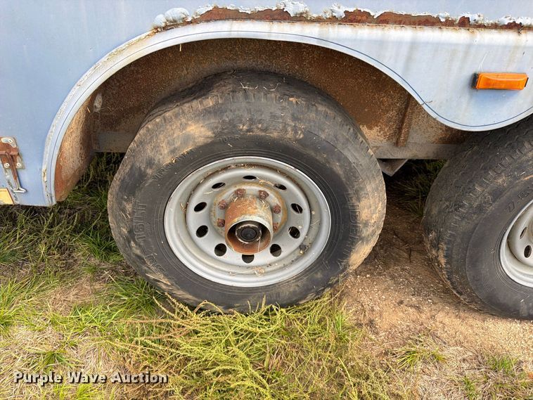 image for item FG0800 1997 CM Trailers enclosed cargo trailer