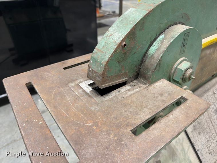 image for item FG0803 Piranha P36 ironworker