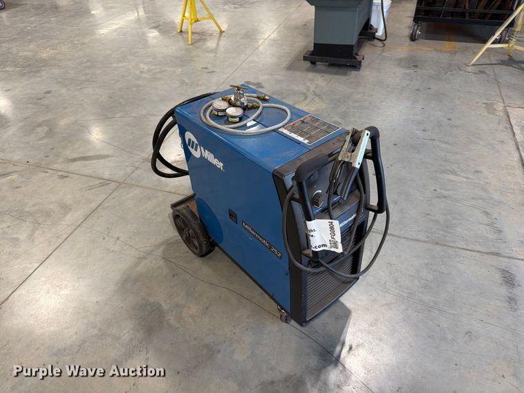image for item FG0804 Miller Millermatic 252 welder