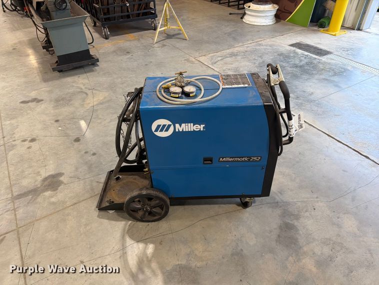 image for item FG0804 Miller Millermatic 252 welder