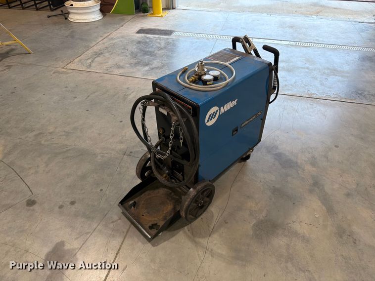 image for item FG0804 Miller Millermatic 252 welder
