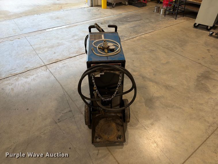 image for item FG0804 Miller Millermatic 252 welder