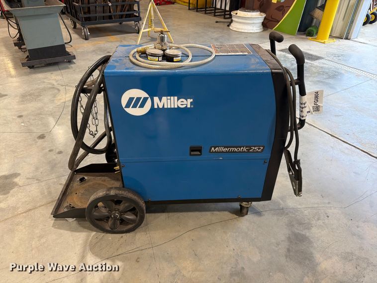 image for item FG0804 Miller Millermatic 252 welder