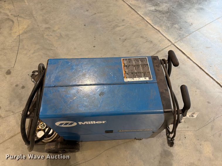 image for item FG0804 Miller Millermatic 252 welder
