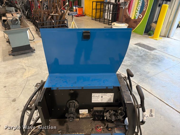 image for item FG0804 Miller Millermatic 252 welder